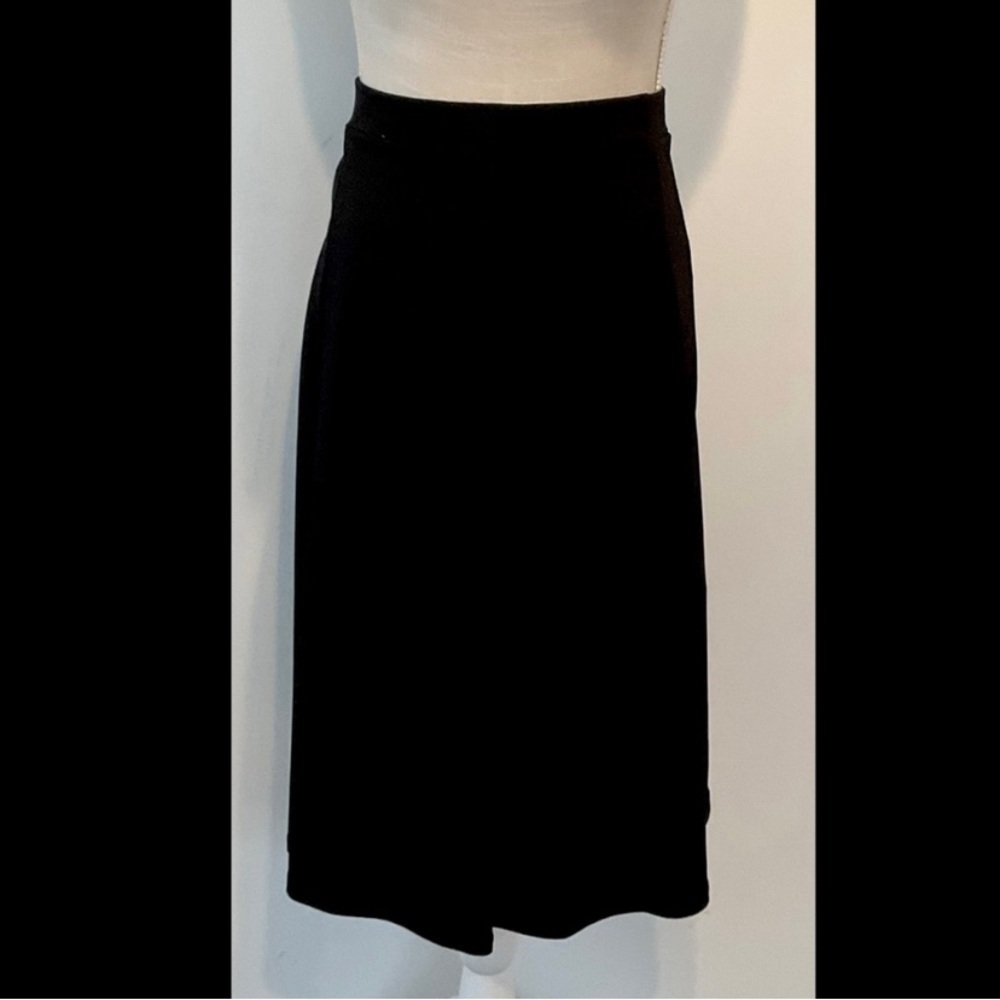 Travel Elements Black Skirt - EUC